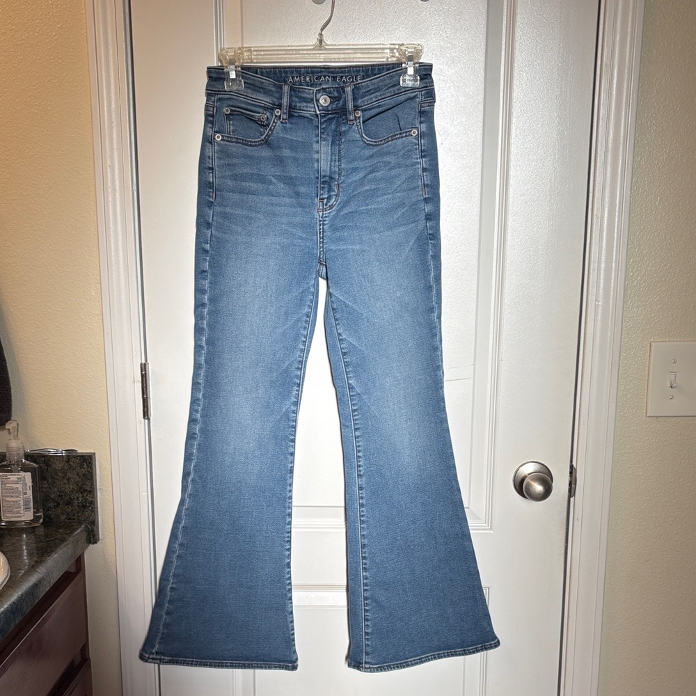 American Eagle Women’s Super High Rise Flare Jeans 2 Short